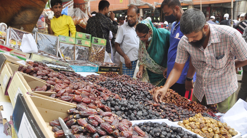 রোজায় খেজুর খাওয়ার উপকারিতা 