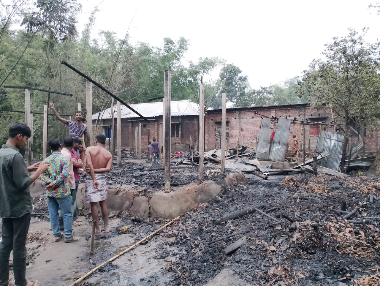 রান্না চড়িয়ে হেলিকপ্টার দেখতে ছুটলেন মা, আগুনে পুড়ে মরল ঘুমন্ত শিশু