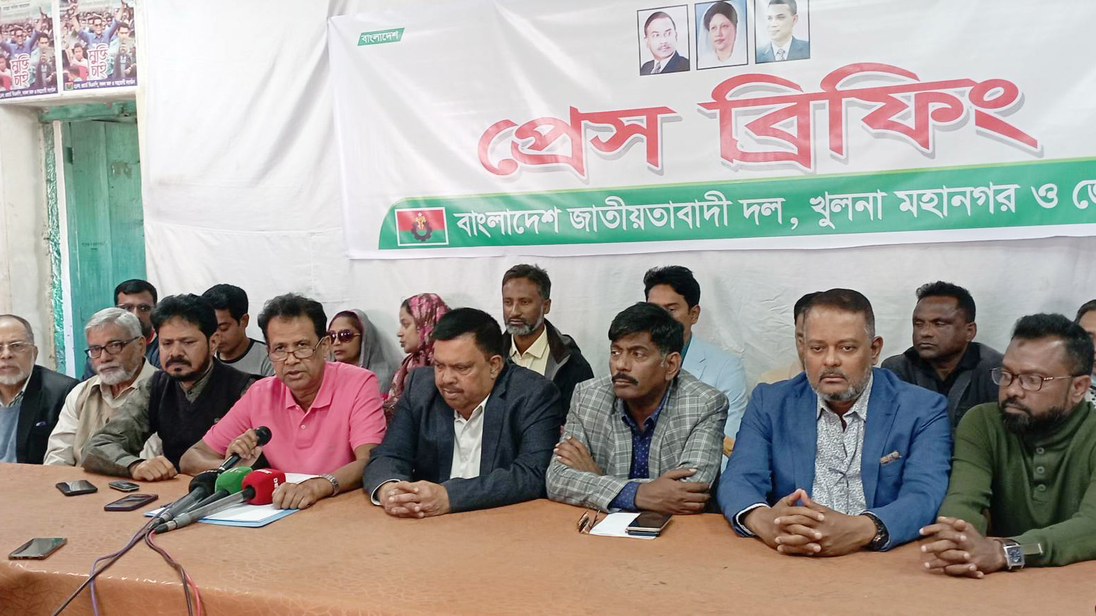 হিরো আলমকে হারাতে কারচুপির আশ্রয় নিয়েছে সরকার: আজিজুল বারী