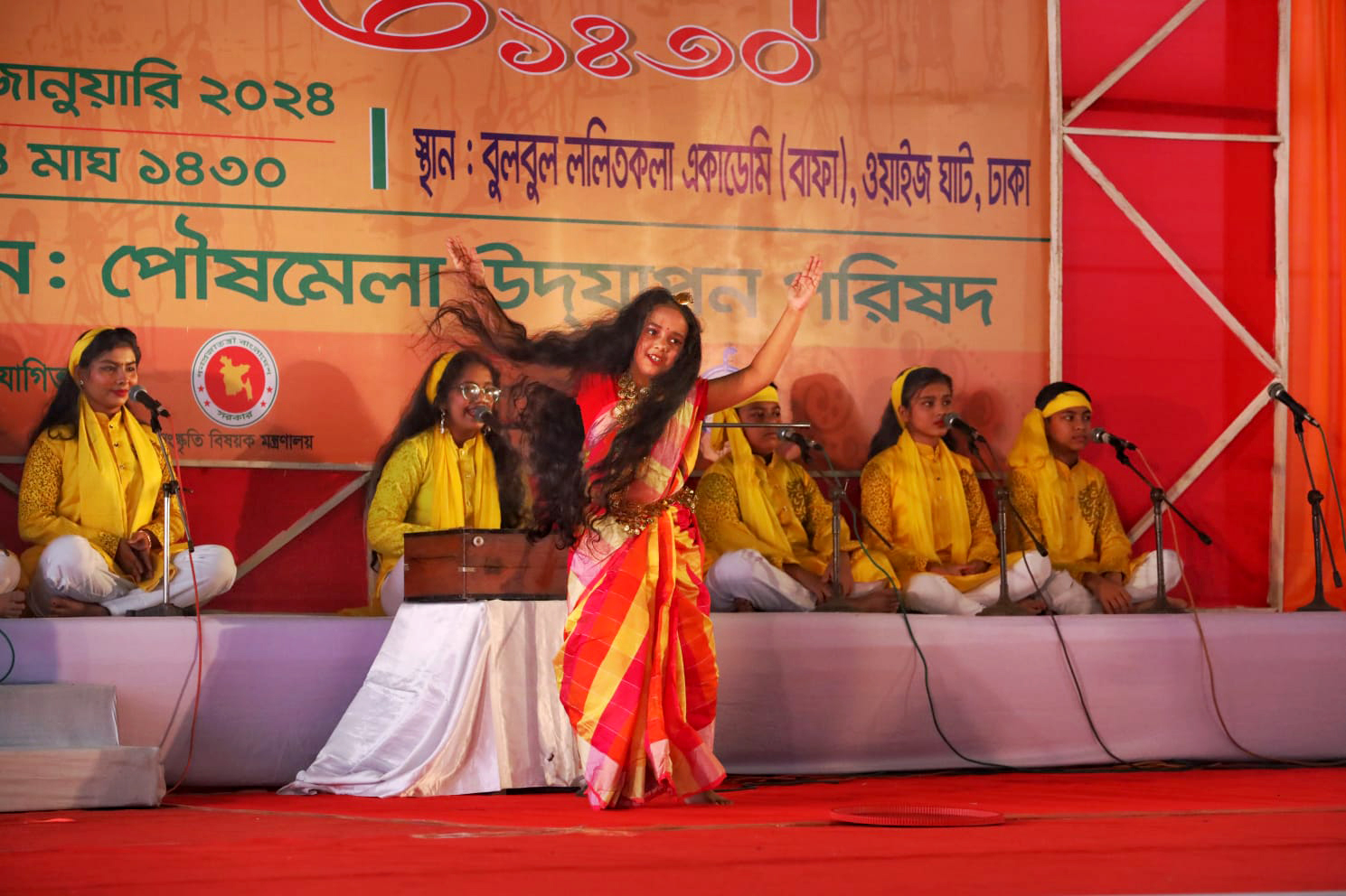 নাচে-গানে-কবিতায় তিন দিনব্যাপী পৌষমেলার আয়োজন।