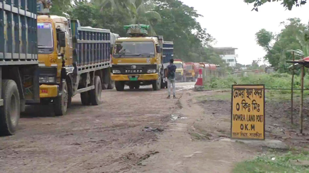 ভারতীয় ট্রাকচালকদের মারধর, ৫ ঘণ্টা বন্ধ ভোমরা বন্দরের কার্যক্রম