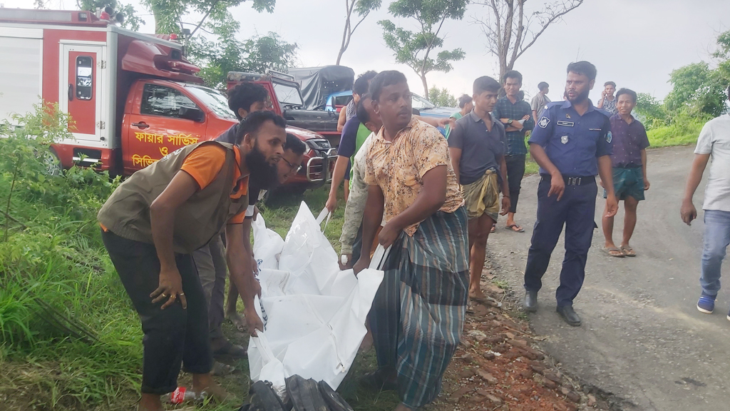 থানচিতে মালবাহী ট্রাক গভীর খাদে, নিহত ১ আহত ৩ 