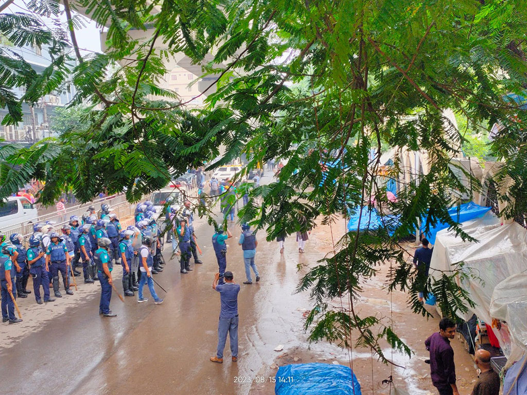 ‘দণ্ডিত ব্যক্তির লাশ পাহারায় এত পুলিশ কেন’