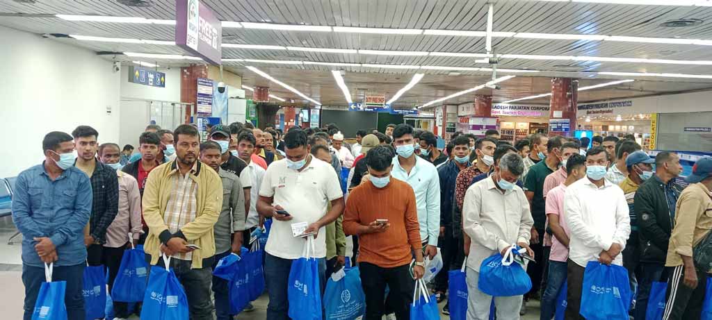 লিবিয়া থেকে ফিরলেন আরও ১৫৪ বাংলাদেশি