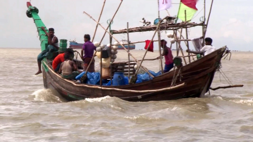 নিষেধাজ্ঞার ১০ দিনে বরিশালে ২৫২ জেলের কারাদণ্ড