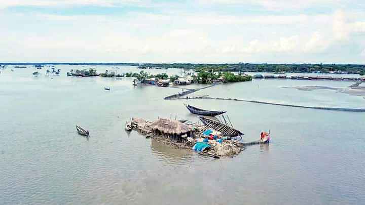দুর্যোগে ঝুঁকিতে নারী-শিশুরা