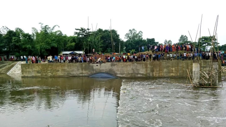 পারাপারের সময় নিখোঁজ ২ দিনমজুর: আরেকজনের লাশ উদ্ধার 