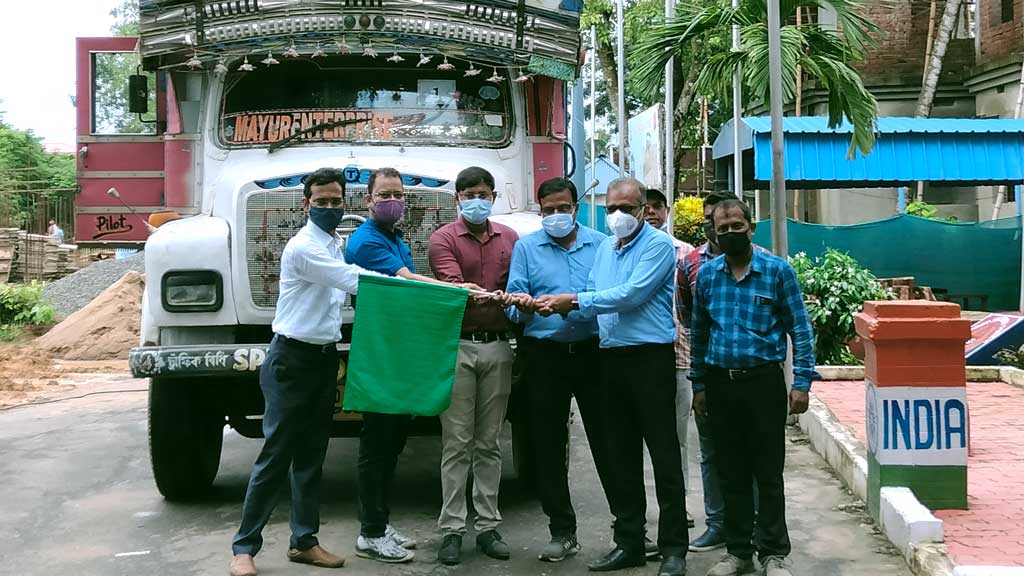 দীর্ঘ ২৭ বছর পর আখাউড়ায় দিয়ে ভারত থেকে গম আমদানি শুরু