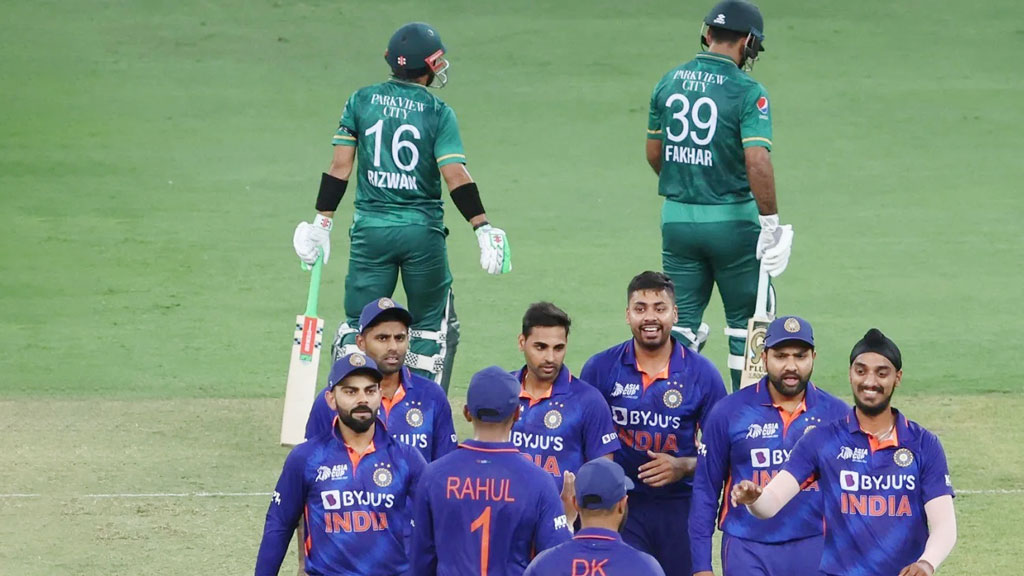 ভারতের বোলিং তোপে ১৪৭ রানে থামল পাকিস্তান