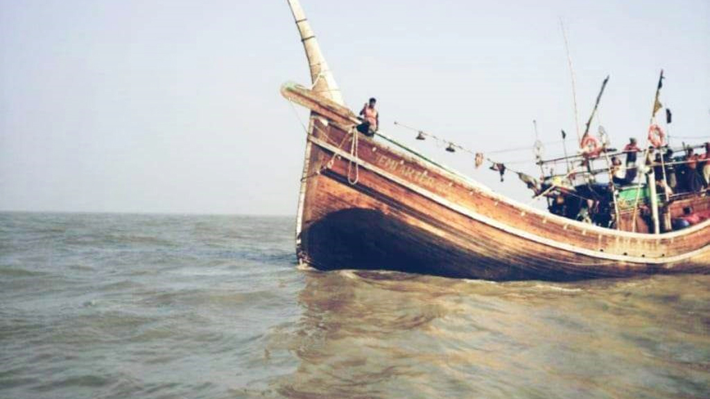 কুতুবদিয়ায় ফিশিং বোটের ধাক্কায় ৪ হাজার মণ লবণসহ কার্গোডুবি