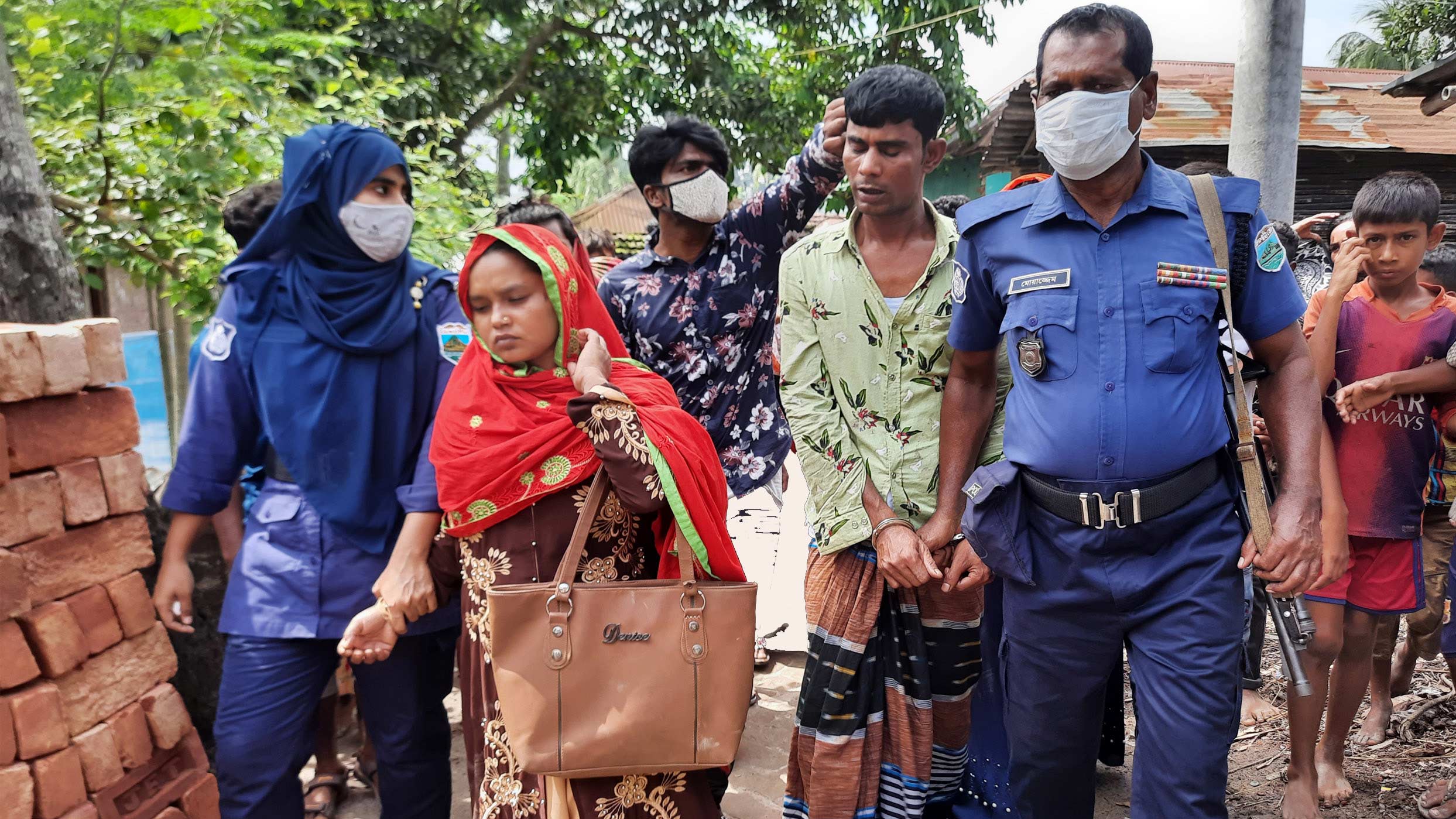 প্রথম স্ত্রীর এসিডে দ্বিতীয় স্ত্রীসহ ঝলসে গেল ৪ জন, আটক ২