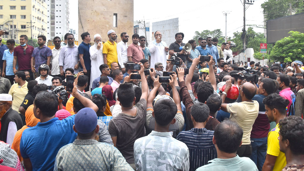 রাজশাহীতে সশস্ত্র আওয়ামী লীগ, সামনে এলেন না আন্দোলনকারীরা