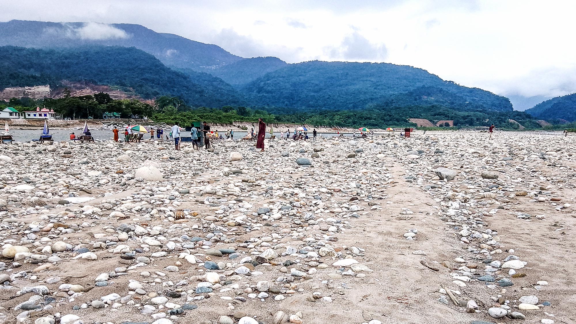 সিলেটে চুরি হচ্ছে সাদা পাথর, কমতে পারে পর্যটক