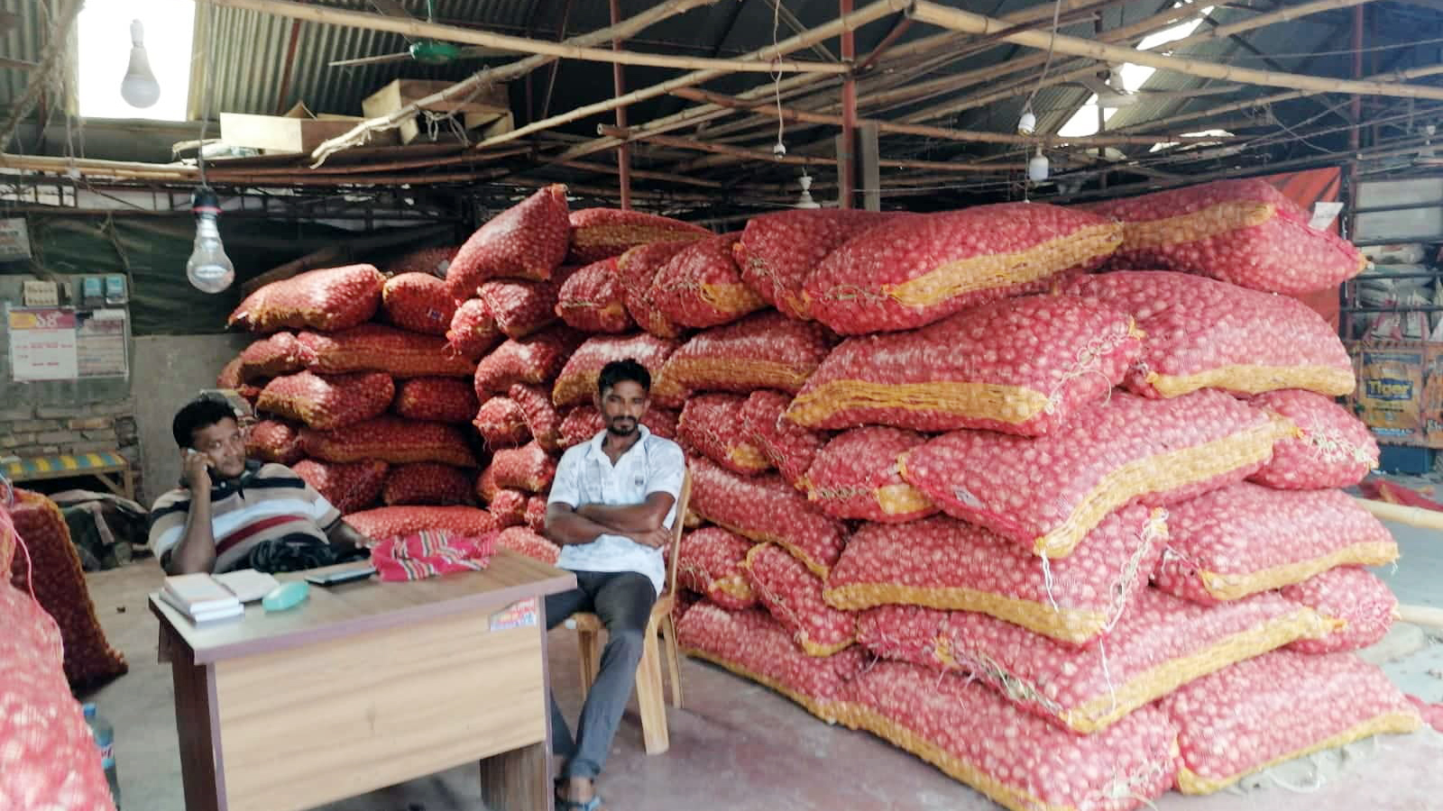 কমেছে পেঁয়াজের ঝাঁঝ