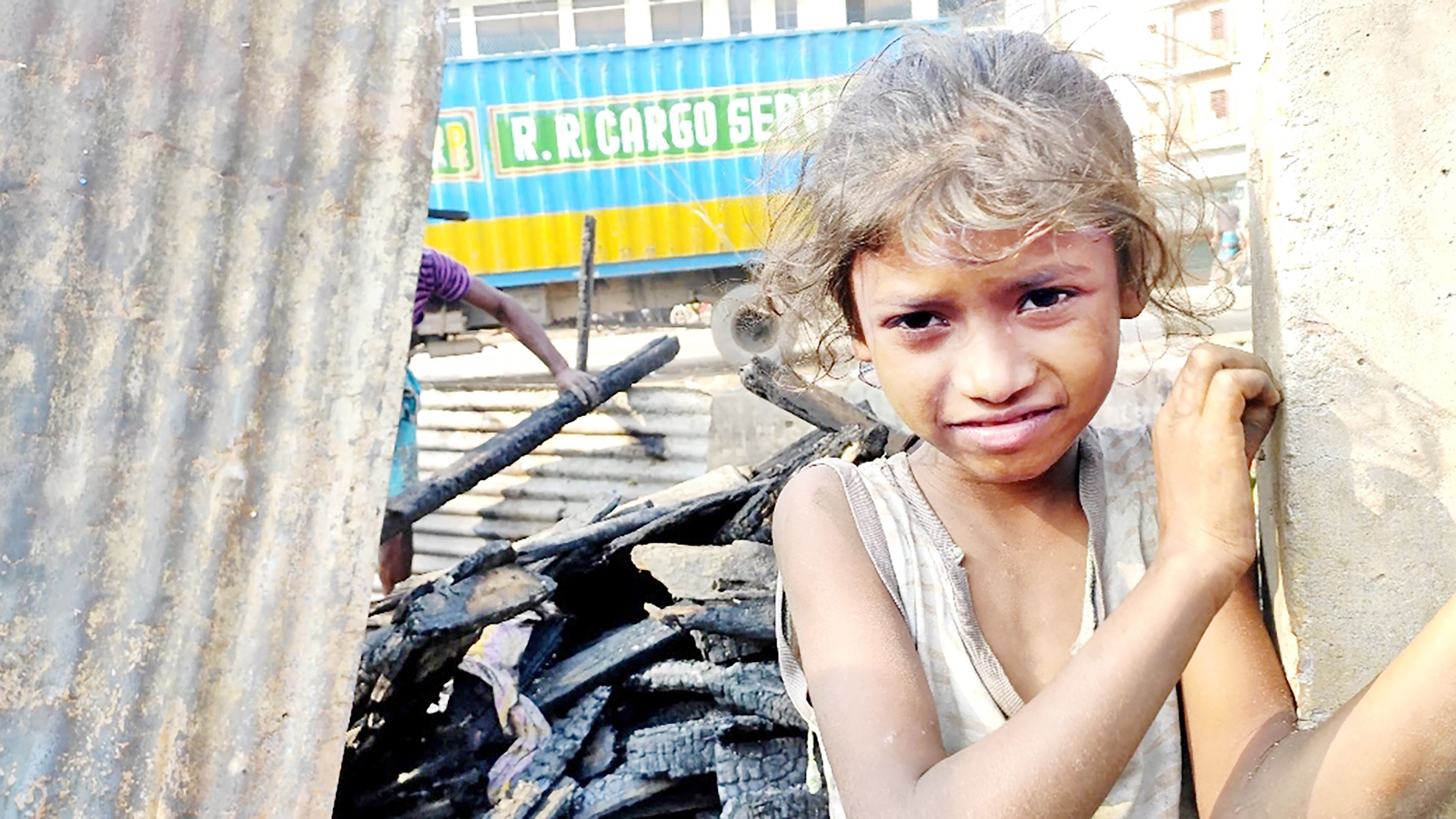 পোড়া ঘরে বই খুঁজছিল নাসিমা