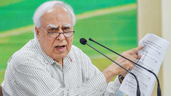 বিজেপিকে হারাতে শক্তিশালী কংগ্রেস গঠনের ডাক