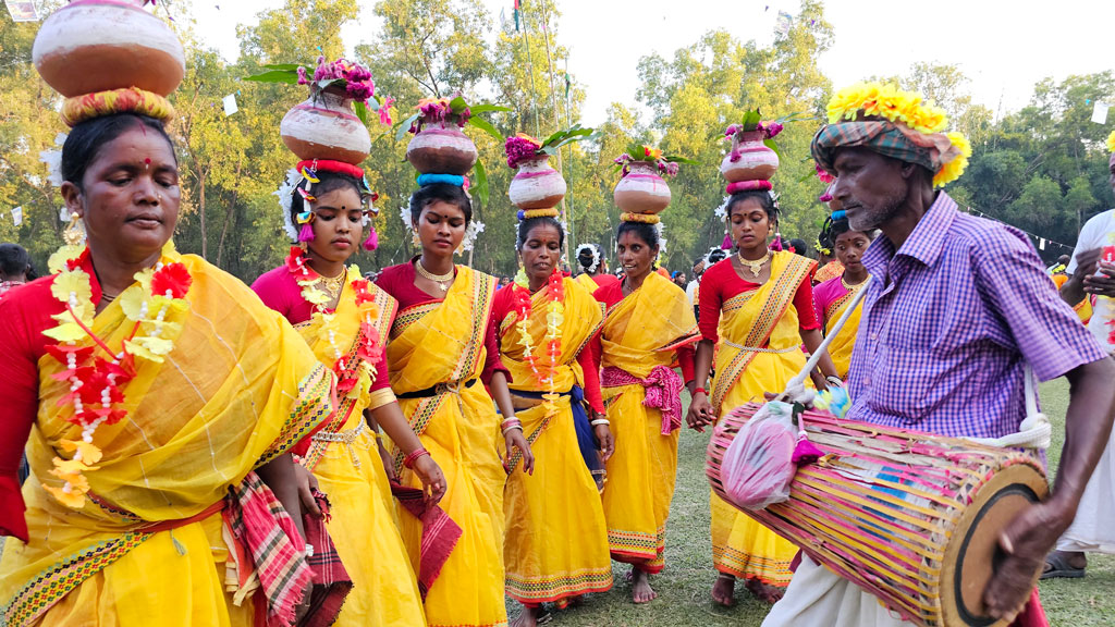 নাচে-গানে ঐতিহ্যবাহী সোহরাই উৎসব 