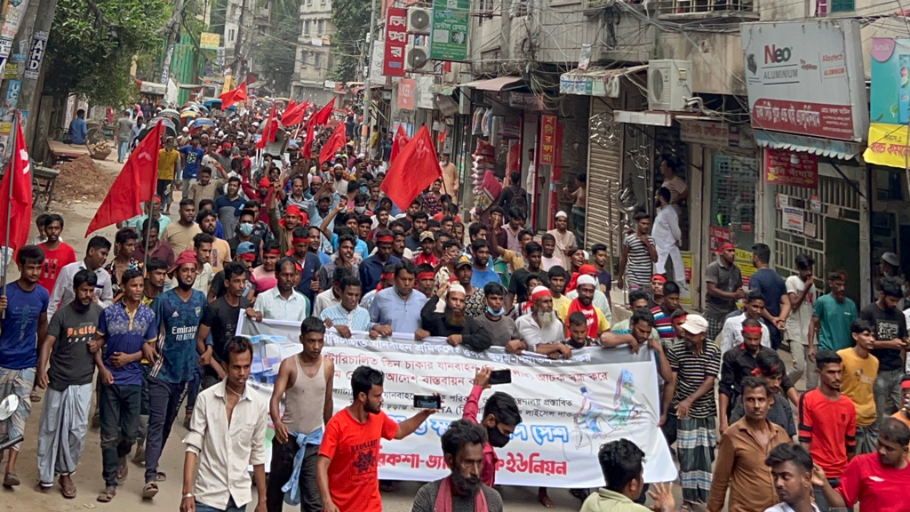 লাইসেন্সের দাবিতে ব্যাটারিচালিত যানবাহন শ্রমিকদের সমাবেশ