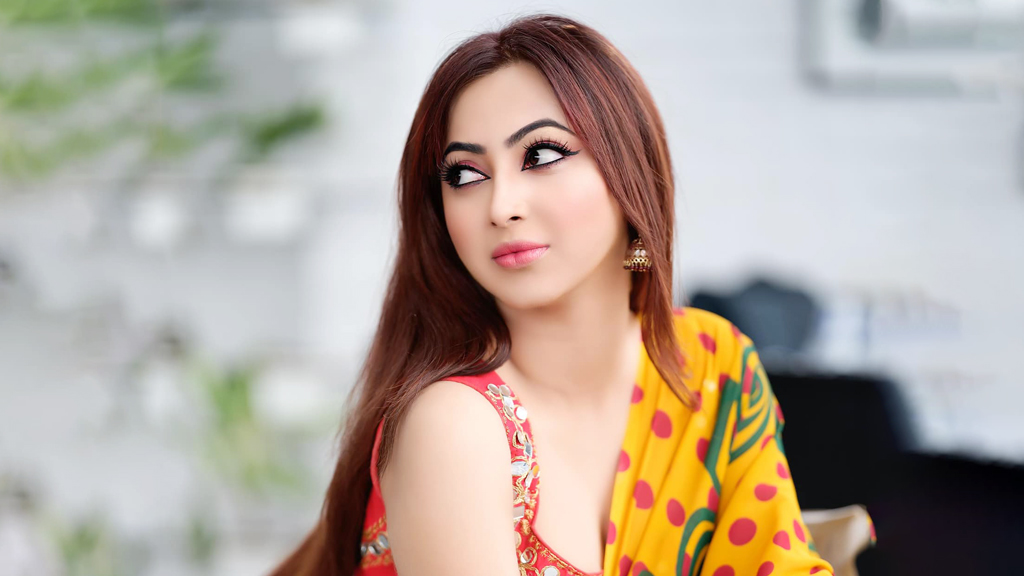 সাফাই গাইলেন নায়িকা