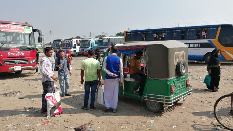 পরিবহন বন্ধে বিপাকে বাংলাবাজার ঘাটের যাত্রীরা