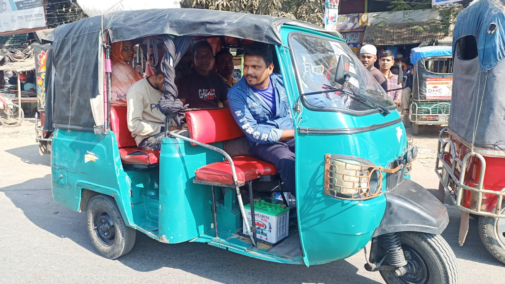 ভাড়া ব্যাপার না সমাবেশে যেতেই হবে