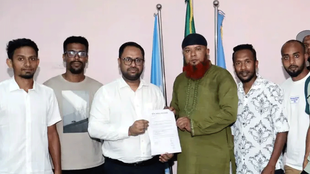 হঠাৎ কেন ‘আন্দোলনে’ আবাহনী-মোহামেডানের ফুটবলাররা