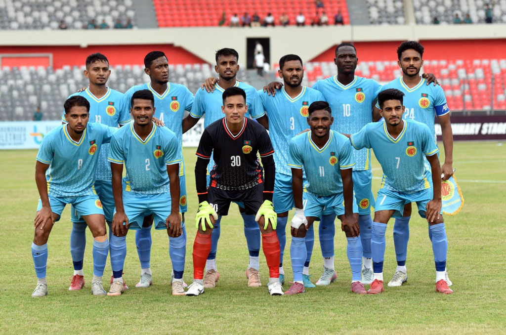 ১০ জনের রহমতগঞ্জের বিপক্ষেও জিততে পারেনি আবাহনী