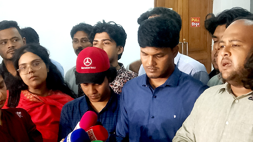 হিজাব বা ওয়েস্টার্ন কালচার, কোনোক্ষেত্রেই নারীদের হেনস্তা করা যাবে না: আবিদুল