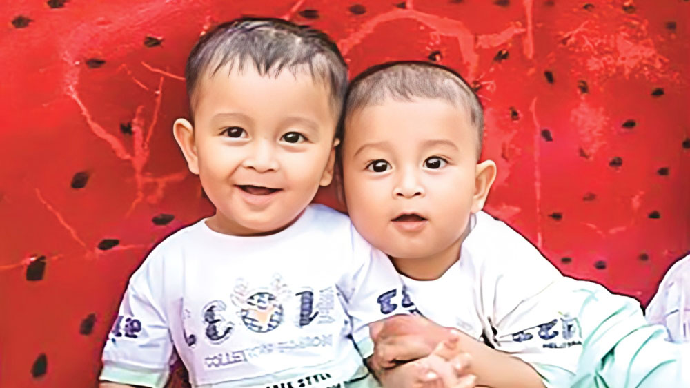 হামের উপসর্গ: ১২ দিনে যমজ ছেলে
হারানোর কান্না