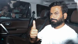 ৫০ হাজার রুপির বন্ডে সই করে ছাড়া পেলেন অভিজিৎ দীপকে