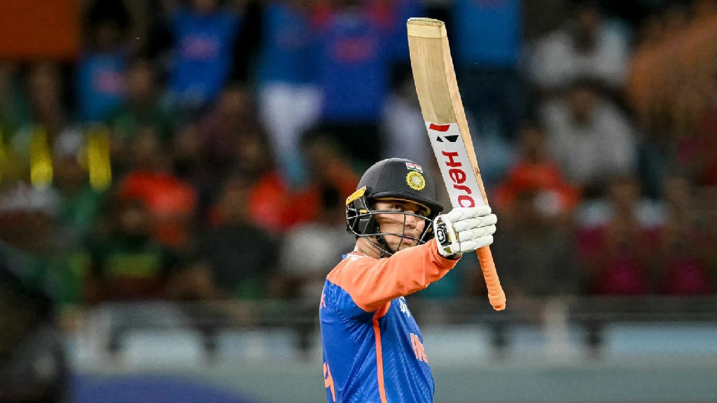 ঝোড়ো সেঞ্চুরিতে নিজের রেকর্ড নিজেই ভাঙলেন অভিষেক শর্মা