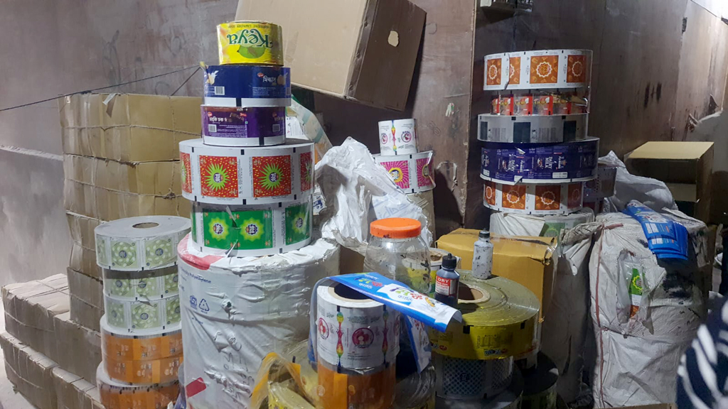 রাজধানীতে ভেজাল পণ্যবিরোধী অভিযানে ৭ প্রতিষ্ঠানে জরিমানা, একজনের কারাদণ্ড