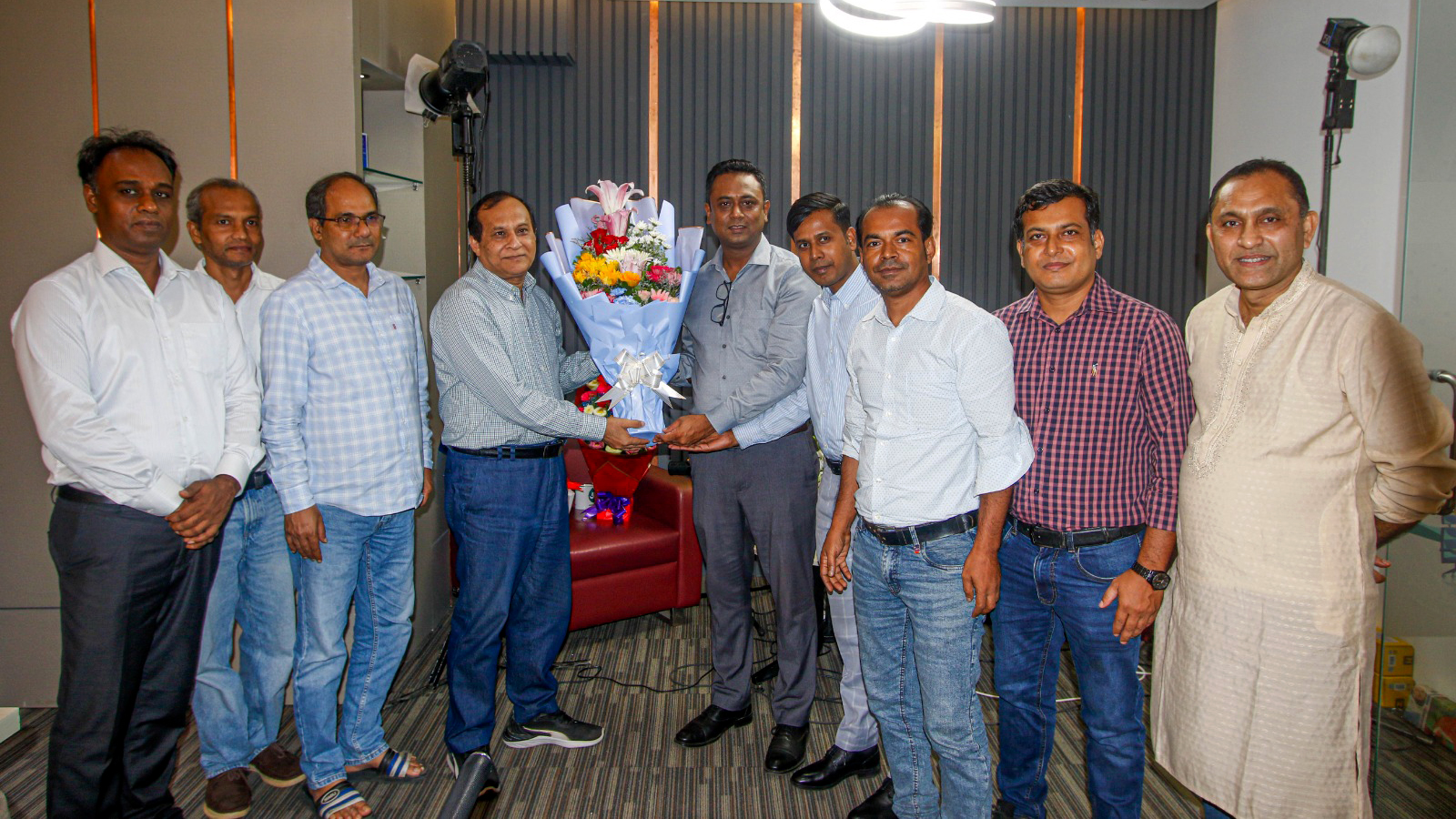 আজকের পত্রিকার প্রতিষ্ঠাবার্ষিকীতে শুভেচ্ছা জানাল আবুল খায়ের গ্রুপ