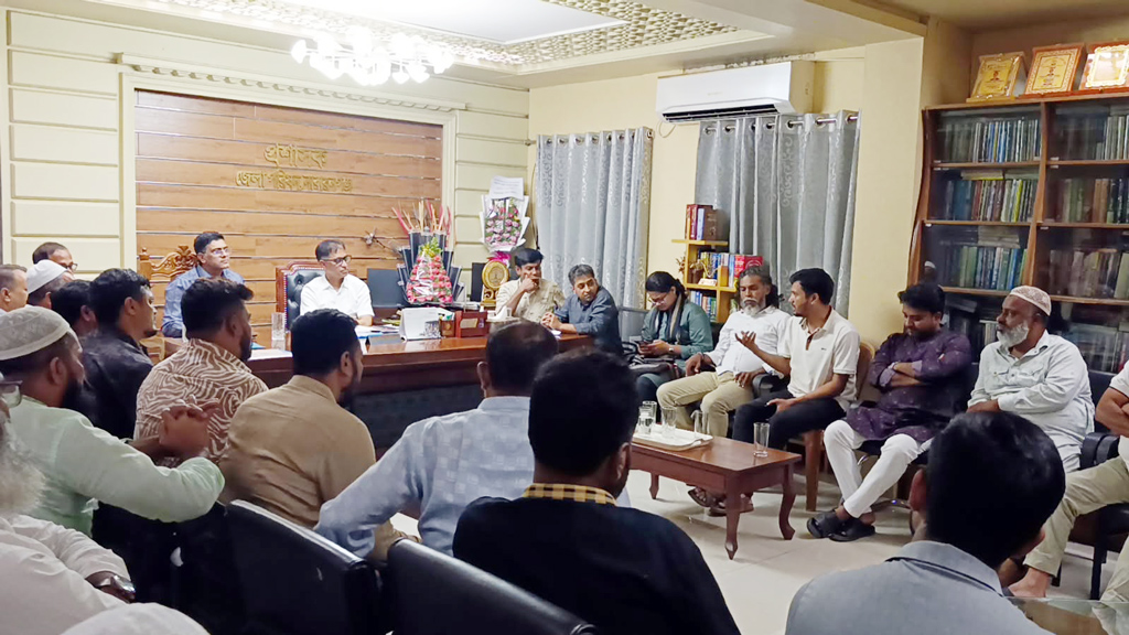 আগামীকালের অবরোধ কর্মসূচি স্থগিত, সময় নিলেন বাসমালিকেরা