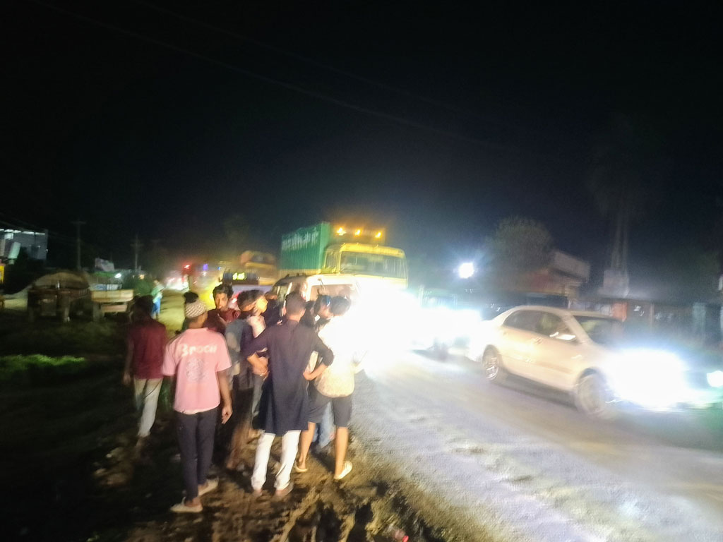 ফাইনাল ম্যাচে গোল করা নিয়ে সংঘর্ষে আহত ১৫, ঘণ্টাব্যাপী মহাসড়ক অবরোধ