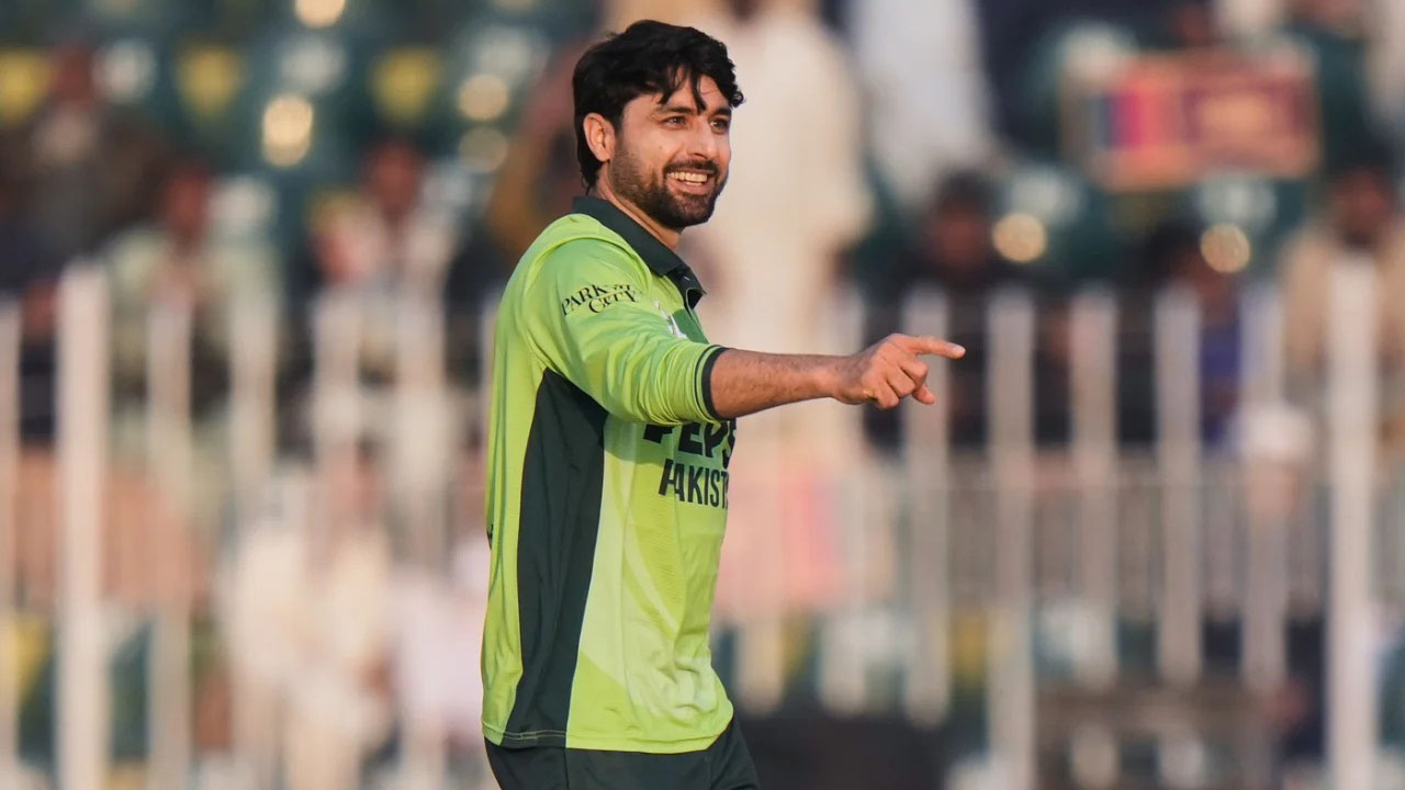 পাকিস্তানি ক্রিকেটারকে কেনায় বিপাকে ভারতীয় মালিকানাধীন দল