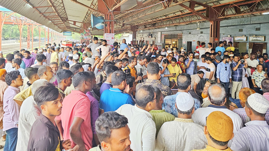 চারটি আন্তনগর ট্রেন চাঁপাইনবাবগঞ্জ থেকে চালুর দাবি