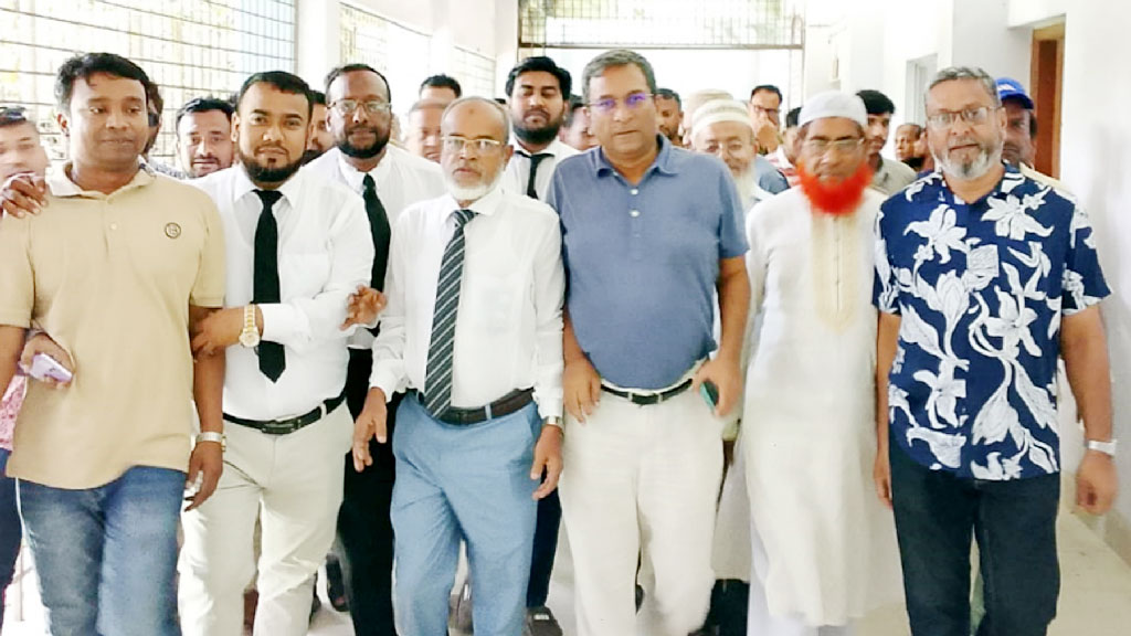 দুই মামলায় অব্যাহতি পেলেন চাঁদপুর জেলা বিএনপির সভাপতিসহ ৬৪ নেতা-কর্মী