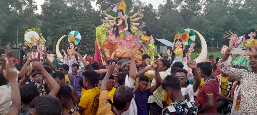 যৌবনহারা যমুনেশ্বরীতে আর হয় না বিসর্জনের নৌকাবাইচ