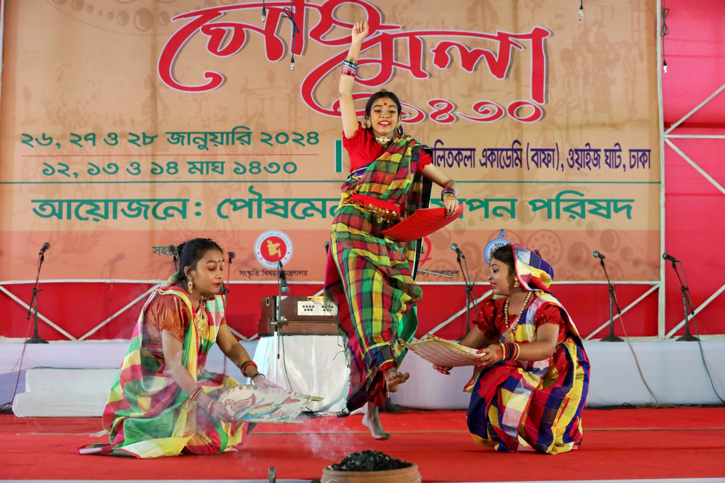 নাচে-গানে-কবিতায় তিন দিনব্যাপী পৌষমেলার আয়োজন।