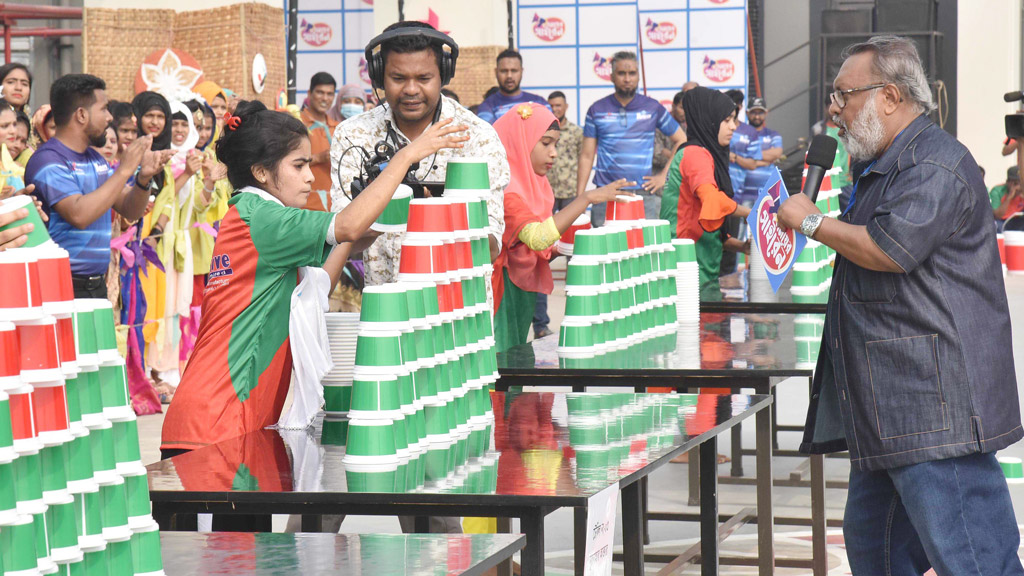 ঈদে শাইখ সিরাজের ‘শ্রমিকের ঈদ আনন্দ’