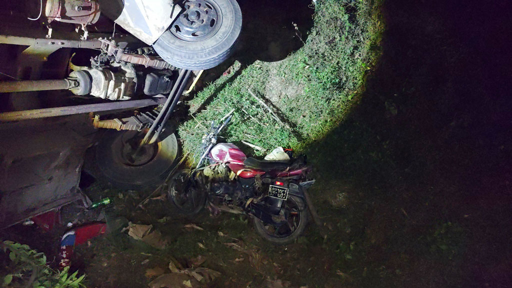 চট্টগ্রামে বাস-মোটরসাইকেল সংঘর্ষ, ৩ কিশোর নিহত