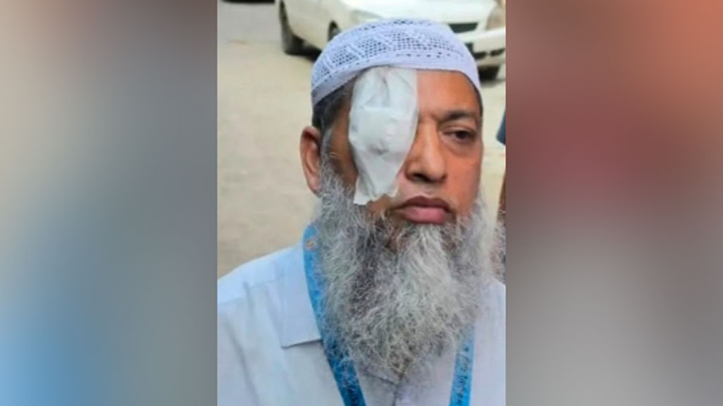 খাস কামড়ায় নিয়ে গাড়ির চালককে ঘুষি মারার অভিযোগ বিচারকের বিরুদ্ধে