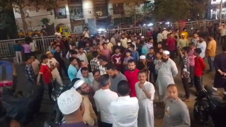 রাজধানীতে কারখানায় চাঁদাবাজি-হামলা, শ্রমিকদের থানা ঘেরাওয়ের পর গ্রেপ্তার ৫