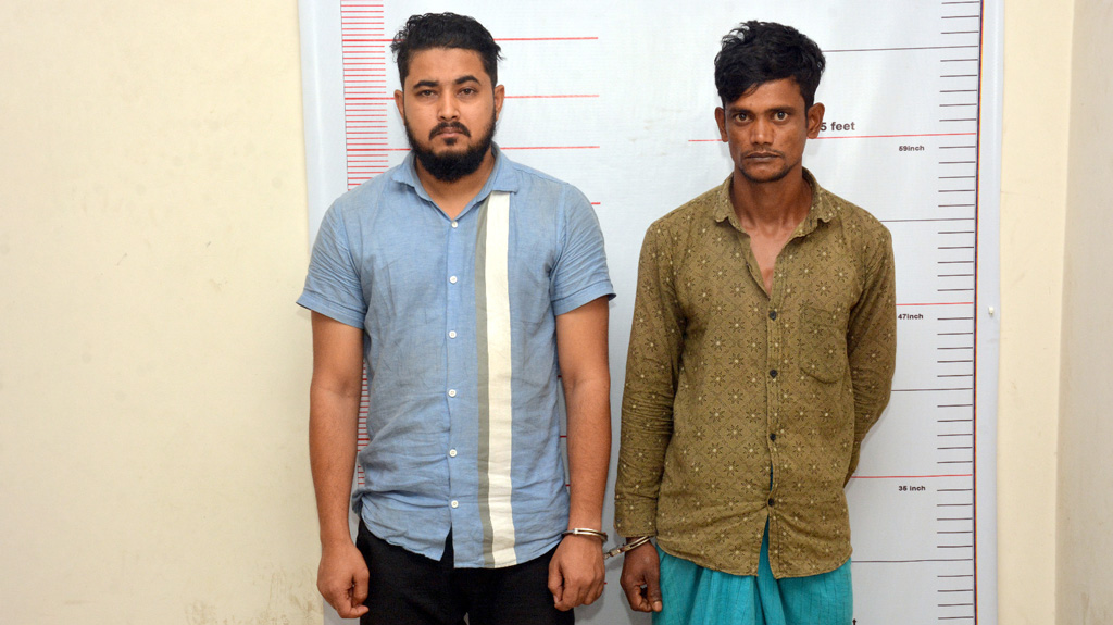ঢাকা থেকে কক্সবাজার, চোরাই মাল যেত কুরিয়ারে 