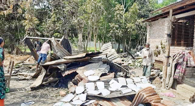 মধুখালীতে আগুনে পুড়ে গেছে ৮ বসতঘর 