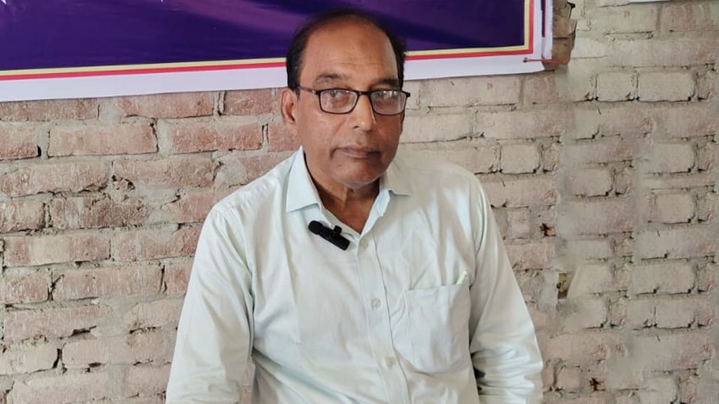 মব সৃষ্টি করে অধ্যক্ষকে কলেজে প্রবেশে বাধা দেওয়ার অভিযোগ