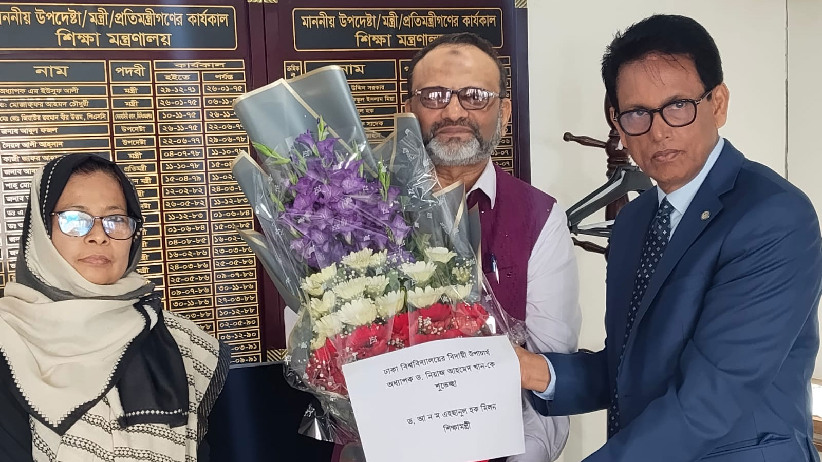 আনুষ্ঠানিকভাবে পদত্যাগ করলেন ঢাবি উপাচার্য