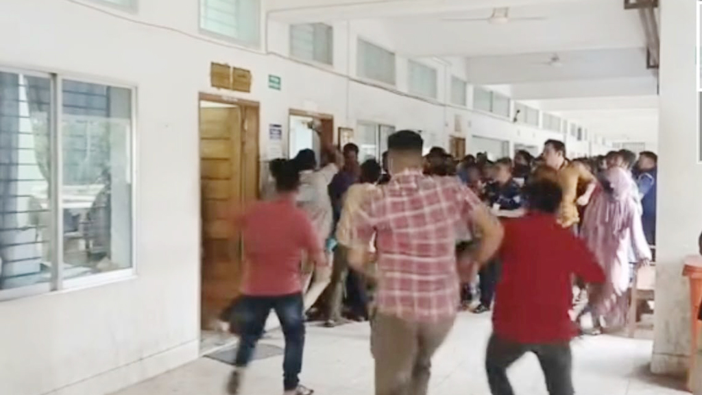 স্কুলছাত্র জনি হত্যার আসামির ওপর আদালতে হামলা, রিমান্ড মঞ্জুর
