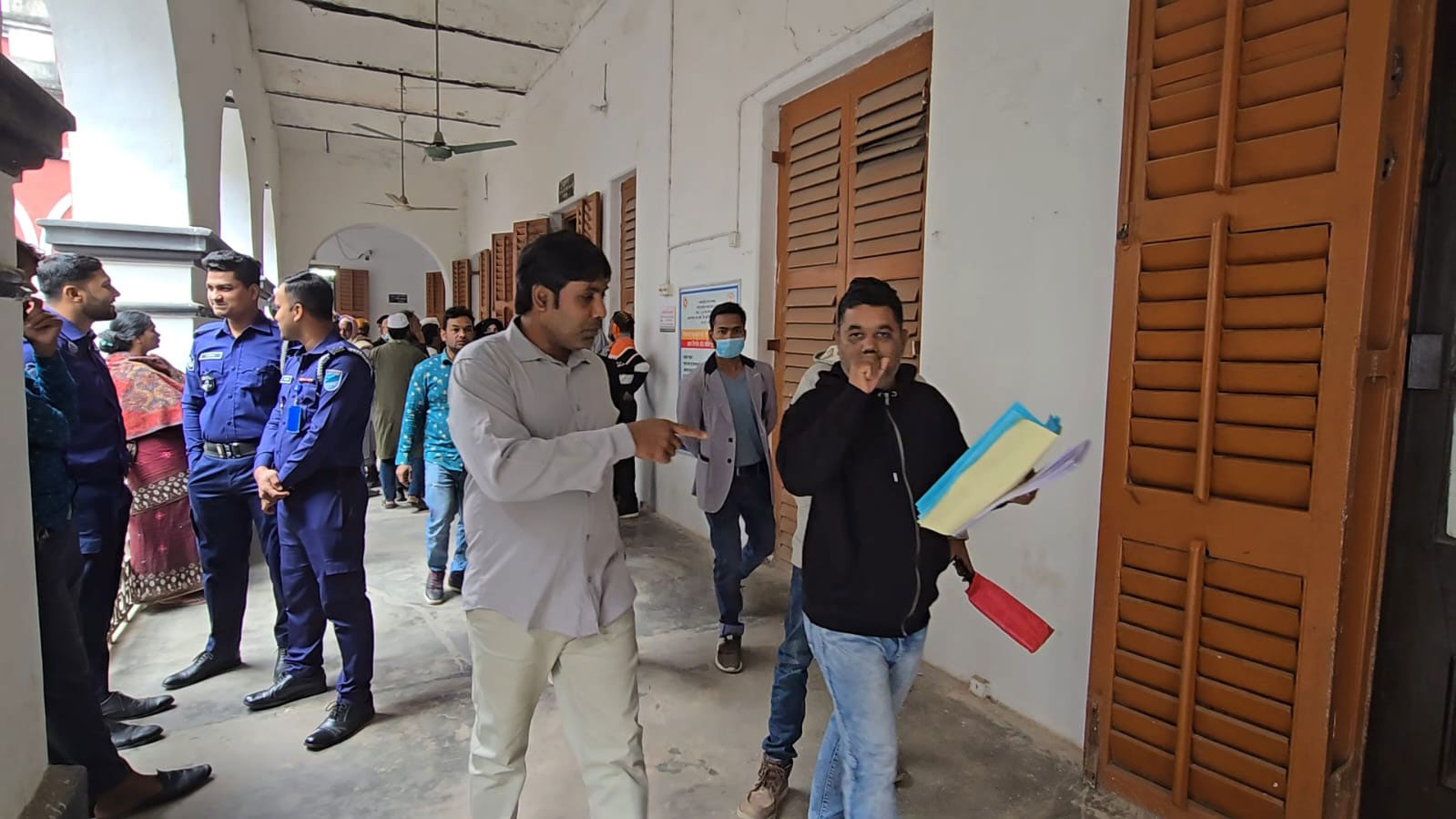 ফরিদপুরে আদালত বর্জন আইনজীবীদের, বিচারপ্রার্থীদের ভোগান্তি